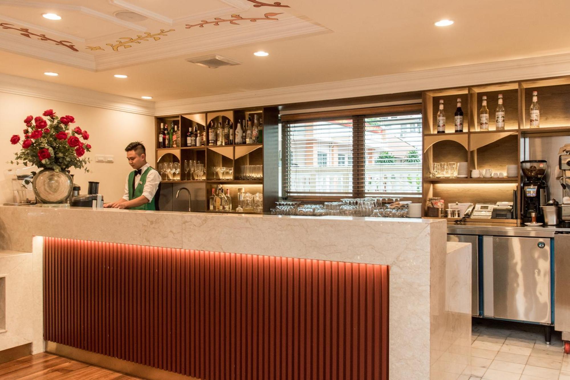 Sherwood Residence Πόλη Χο Τσι Μινχ Εξωτερικό φωτογραφία The bar at the Qantas First Lounge at Perth Airport