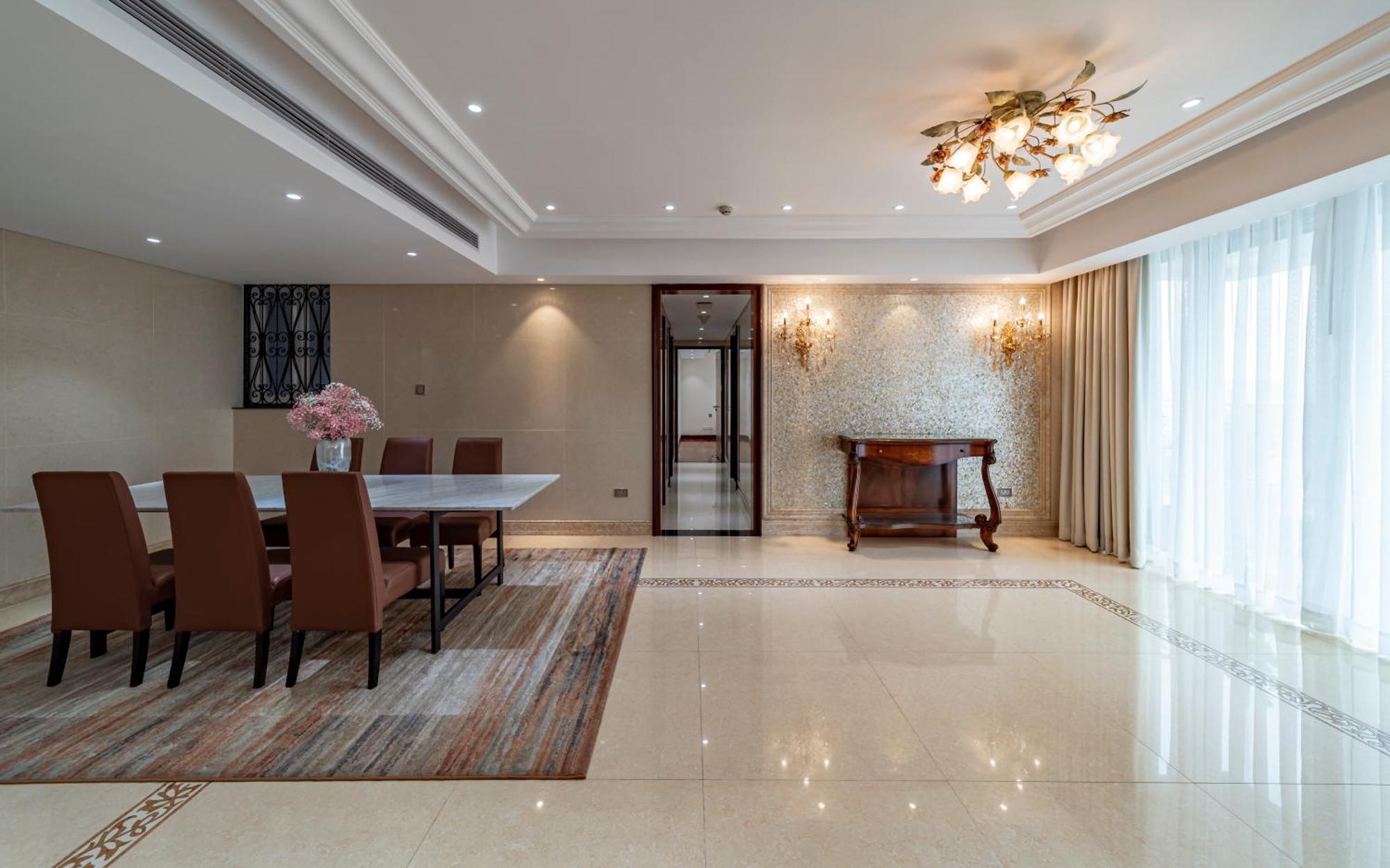 Sherwood Residence Πόλη Χο Τσι Μινχ Εξωτερικό φωτογραφία A living room in a luxury apartment in Mumbai, India